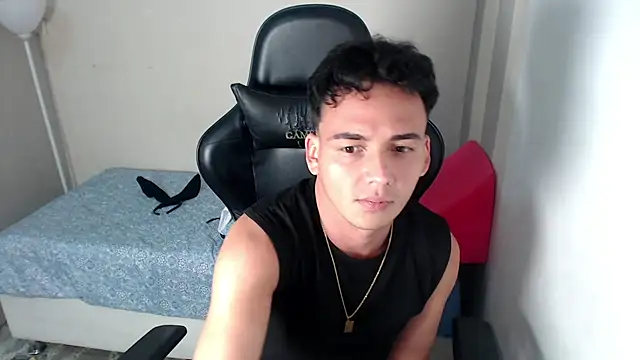 Mathias twinkk online show from April 4, 2026, 4:08 am