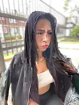 Ferrari Pink online show from March 26, 2026, 9:13 pm