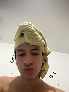 Snapshot of Emmyy_Fantasy chatting on April 14, 2026, 2:27 am Emmyy Fantasy online show from April 14, 2026, 2:27 am