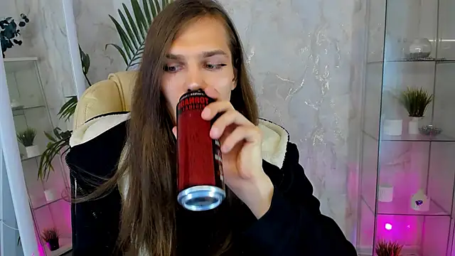 WillFobos online show from April 16, 2026, 9:15 pm