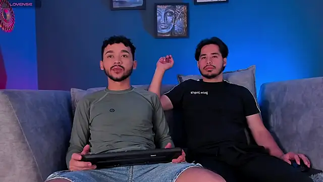 Snapshot of ReubenandScott chatting on April 22, 2026, 10:55 am ReubenandScott online show from April 22, 2026, 10:55 am
