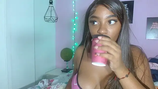 Snapshot of aisha_laurent chatting on March 27, 2026, 12:39 pm aisha laurent online show from March 27, 2026, 12:39 pm