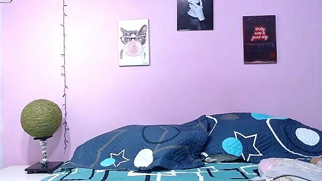 Snapshot of aisha_laurent chatting on April 6, 2026, 12:39 pm aisha laurent online show from April 6, 2026, 12:39 pm