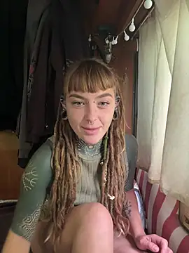 Snapshot of HornyHippy1 chatting on May 18, 2026, 11:04 am HornyHippy1 online show from May 18, 2026, 11:04 am