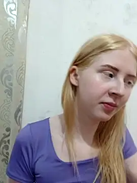 ninaxbabyy online show from April 15, 2026, 7:40 pm