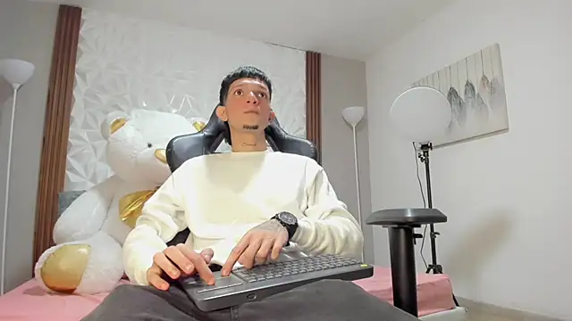 Hot Gaara  online show from April 3, 2026, 5:36 am