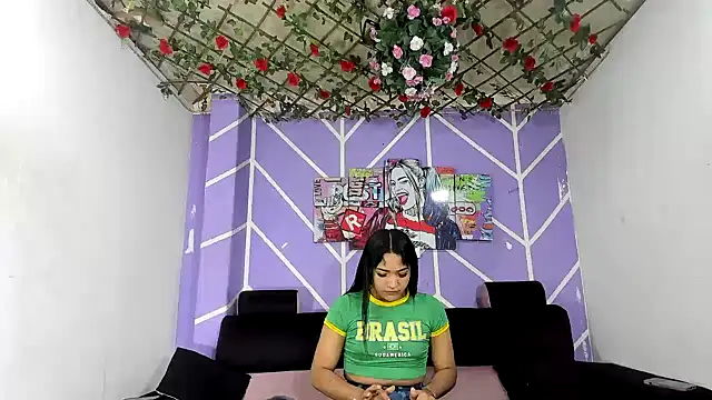 Nahomi hot 77 online show from May 19, 2026, 12:12 pm