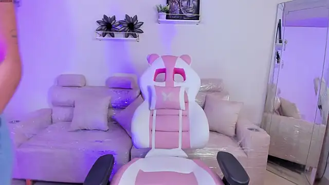 Snapshot of april_smiith1 chatting on April 14, 2026, 12:21 pm april smiith1 online show from April 14, 2026, 12:21 pm