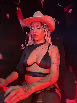 Laila LS online show from April 15, 2026, 7:58 pm