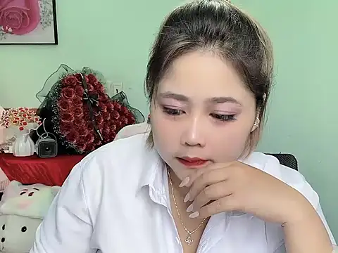 Snapshot of Nhanlu009 chatting on April 5, 2026, 9:49 am Nhanlu009 online show from April 5, 2026, 9:49 am