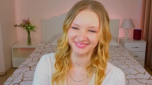 Snapshot of StaceyyJones chatting on May 7, 2026, 12:30 pm StaceyyJones online show from May 7, 2026, 12:30 pm