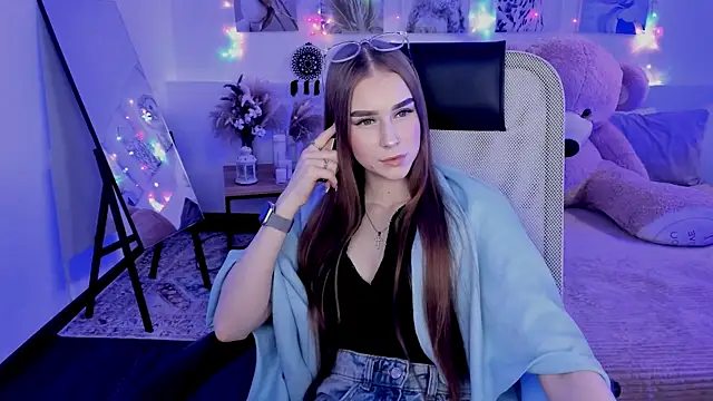 Snapshot of SparkleRoses chatting on April 9, 2026, 10:21 am SparkleRoses online show from April 9, 2026, 10:21 am