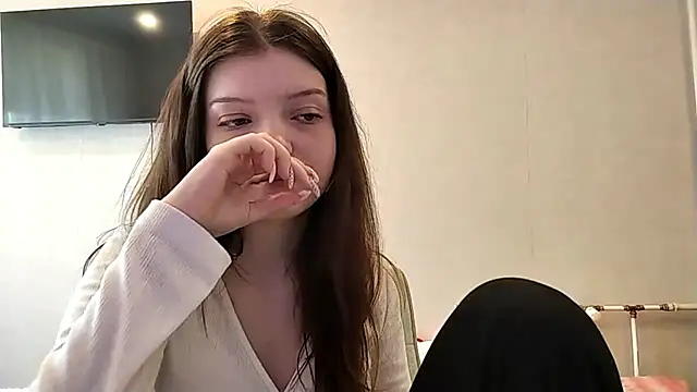 Snapshot of Helgawithyou chatting on April 1, 2026, 1:41 pm Helgawithyou online show from April 1, 2026, 1:41 pm