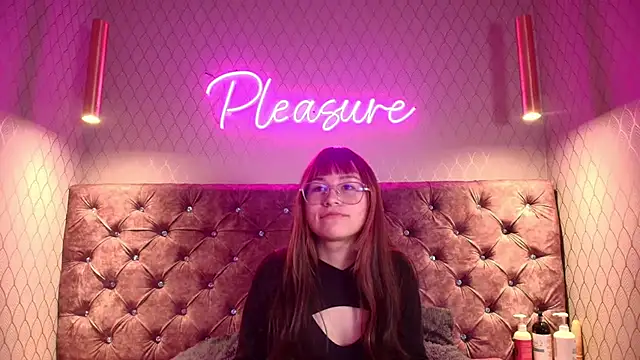 SamanthaSyedx online show from April 13, 2026, 1:59 pm