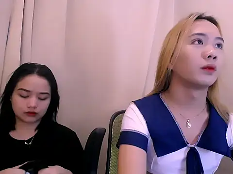 Snapshot of hugecock_collins chatting on April 16, 2026, 2:01 am hugecock collins online show from April 16, 2026, 2:01 am