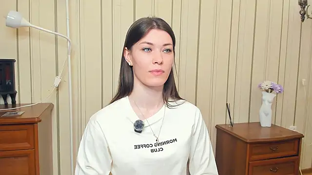 JulissaLipoma online show from March 25, 2026, 6:02 am