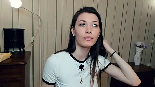 JulissaLipoma online show from April 2, 2026, 7:59 am