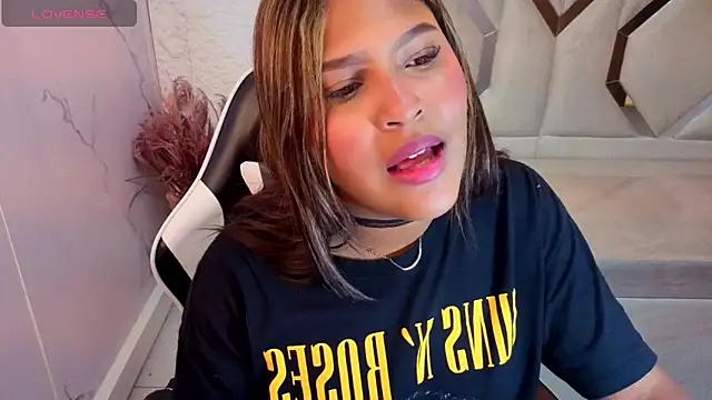 Snapshot of naomitp chatting on June 2, 2026, 1:00 pm naomitp online show from June 2, 2026, 1:00 pm