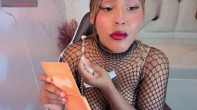 Snapshot of naomitp chatting on May 19, 2026, 12:34 pm naomitp online show from May 19, 2026, 12:34 pm