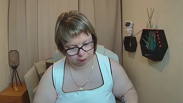Snapshot of BonnnyBoobsy chatting on May 12, 2026, 12:00 pm BonnnyBoobsy online show from May 12, 2026, 12:00 pm