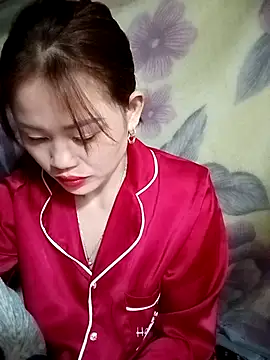 Snapshot of Eli18 chatting on May 4, 2026, 10:45 pm Eli18 online show from May 4, 2026, 10:45 pm
