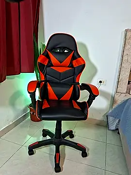 Megan hugeboobs online show from April 14, 2026, 2:49 am