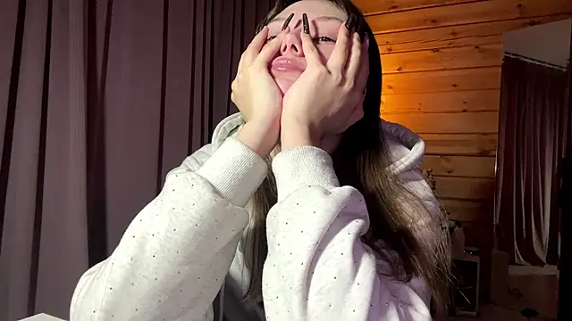 Snapshot of LenLen_Solen chatting on April 1, 2026, 11:33 am LenLen Solen online show from April 1, 2026, 11:33 am