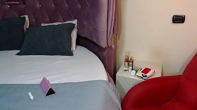 AvaRyd online show from April 11, 2026, 4:42 am