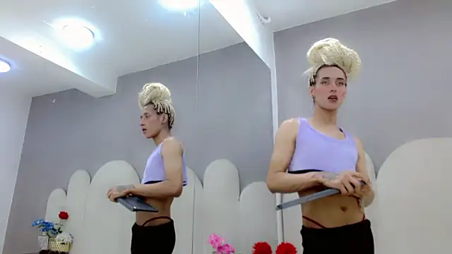 samantha bliss24 online show from March 27, 2026, 7:04 pm