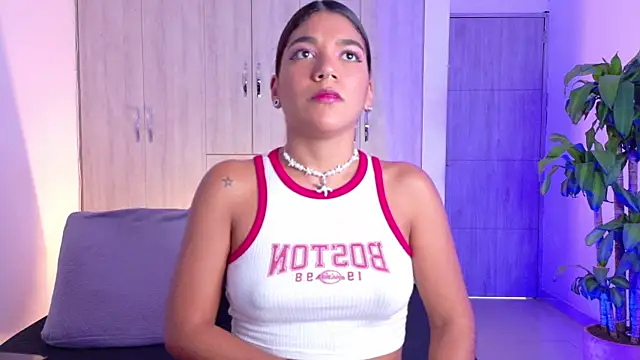 isabellahofmann online show from April 6, 2026, 10:22 pm