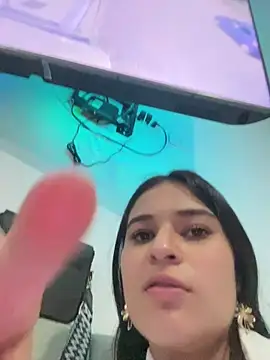 Snapshot of Valkiria77_Eup chatting on April 9, 2026, 11:22 pm Valkiria77 Eup online show from April 9, 2026, 11:22 pm