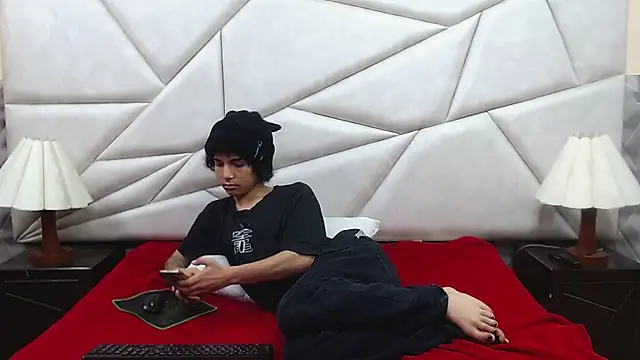 Nyx and Arian online show from April 1, 2026, 2:36 pm