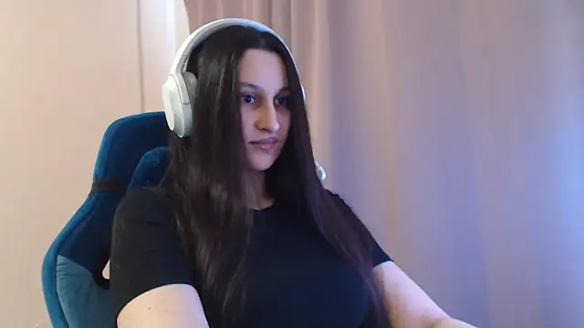 Snapshot of RiffedEye chatting on March 27, 2026, 2:07 pm RiffedEye online show from March 27, 2026, 2:07 pm