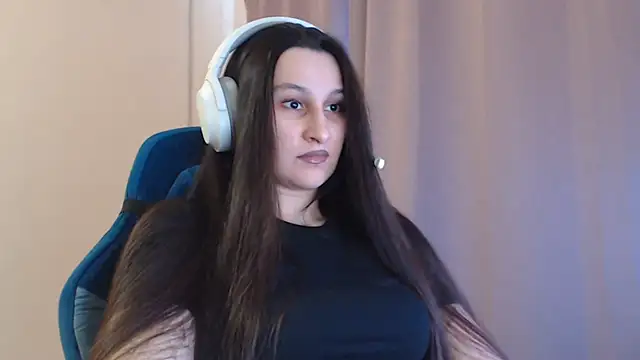 Snapshot of RiffedEye chatting on April 8, 2026, 2:07 pm RiffedEye online show from April 8, 2026, 2:07 pm