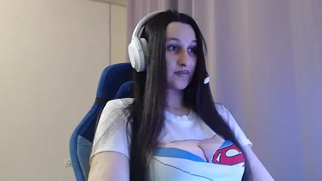 Snapshot of RiffedEye chatting on April 15, 2026, 7:58 pm RiffedEye online show from April 15, 2026, 7:58 pm