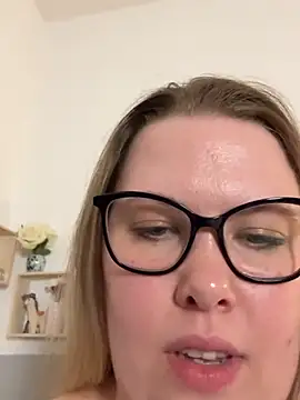 MaschaMangold online show from July 28, 2026, 8:52 pm