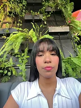 Snapshot of MonserratJons01 chatting on May 26, 2026, 10:19 pm MonserratJons01 online show from May 26, 2026, 10:19 pm