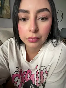 KattyCollins  online show from April 15, 2026, 7:29 pm