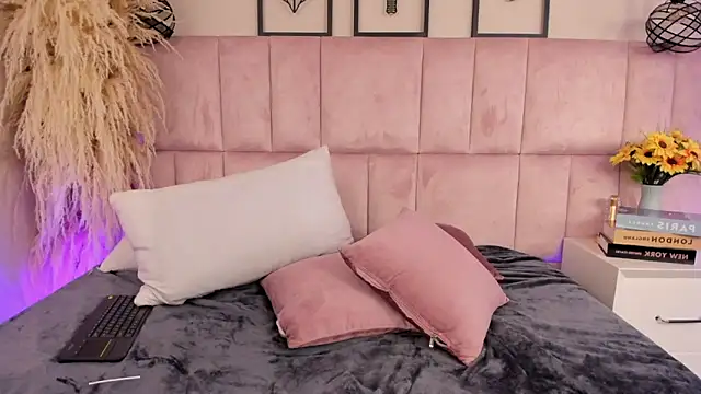 Honney Taylor online show from April 15, 2026, 8:20 pm