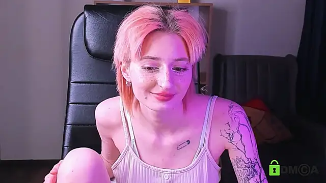 Kira  Cutie online show from April 21, 2026, 9:10 pm