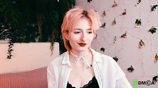 Snapshot of Kira__Cutie chatting on April 24, 2026, 8:33 pm Kira Cutie online show from April 24, 2026, 8:33 pm