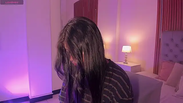 Snapshot of LiaSalvatore chatting on April 4, 2026, 12:45 pm LiaSalvatore online show from April 4, 2026, 12:45 pm