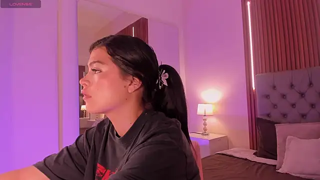 Snapshot of LiaSalvatore chatting on April 14, 2026, 12:32 pm LiaSalvatore online show from April 14, 2026, 12:32 pm