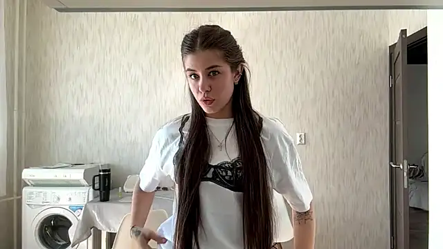 LypsiXo online show from March 29, 2026, 10:39 am