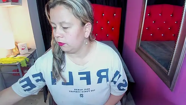 Snapshot of ScarletBigTitties chatting on May 5, 2026, 12:08 pm ScarletBigTitties online show from May 5, 2026, 12:08 pm