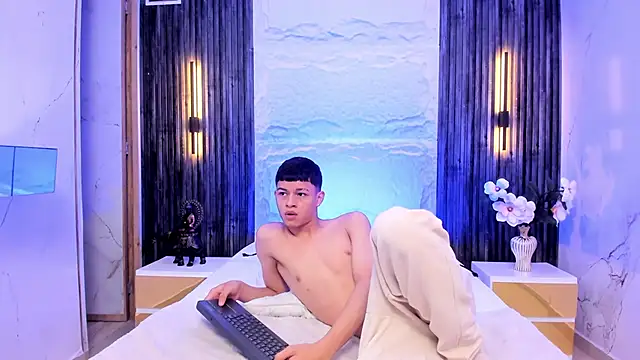 Apolo jonnes online show from April 7, 2026, 2:24 am