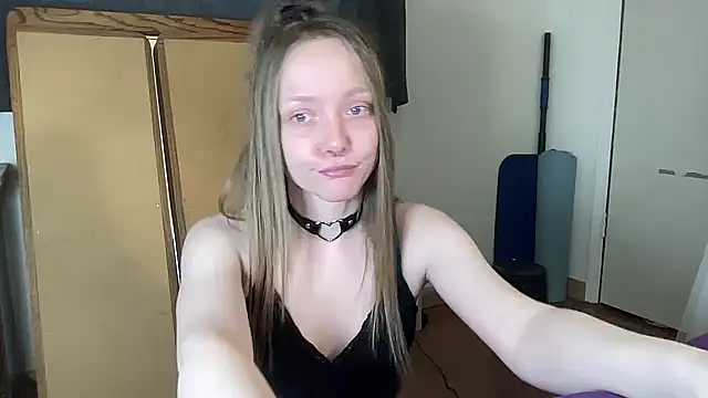 Snapshot of ElfGirlAna chatting on May 7, 2026, 3:15 pm ElfGirlAna online show from May 7, 2026, 3:15 pm