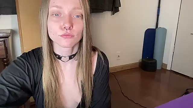 Snapshot of ElfGirlAna chatting on May 6, 2026, 3:27 pm ElfGirlAna online show from May 6, 2026, 3:27 pm