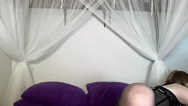 Snapshot of ElfGirlAna chatting on May 8, 2026, 2:32 pm ElfGirlAna online show from May 8, 2026, 2:32 pm