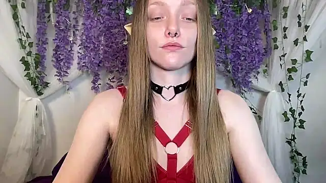 Snapshot of ElfGirlAna chatting on April 16, 2026, 3:35 pm ElfGirlAna online show from April 16, 2026, 3:35 pm